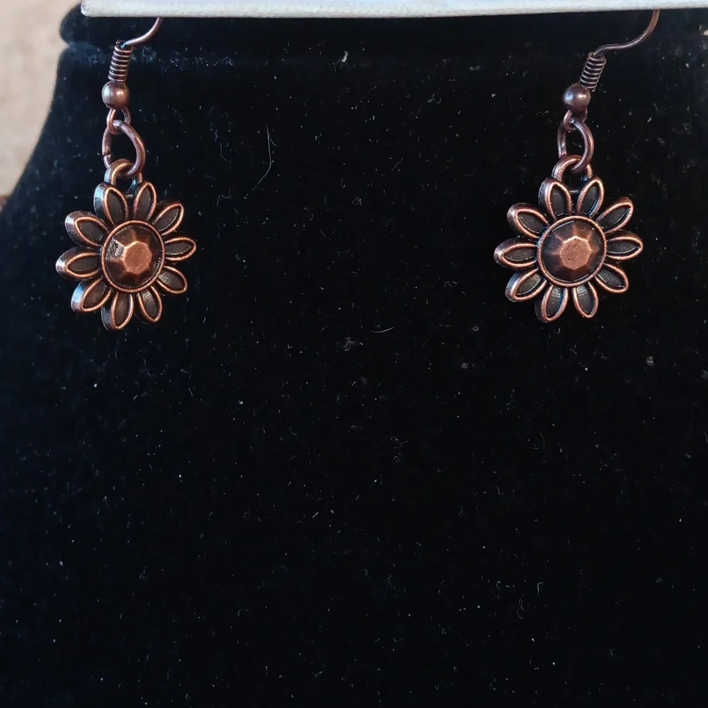 Copper necklace and earrings - Picture 2 of 2